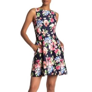 Vince Camuto NWT Navy Floral Sleeveless Dress